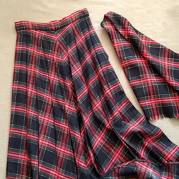 Dresses & Skirts - Vintage maxi skirt & scarf set